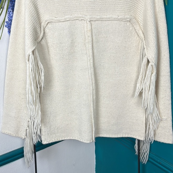 Off white sweater with fringe on sleeves sz small - Picture 3 of 7